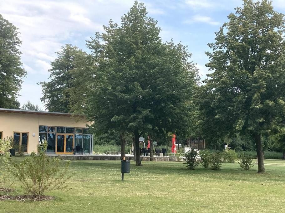 Gemuetliches Holzhaus Am See Warin Exteriör bild