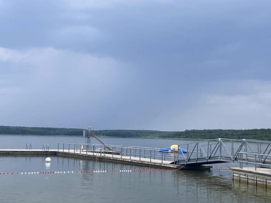 Gemuetliches Holzhaus Am See Warin Exteriör bild